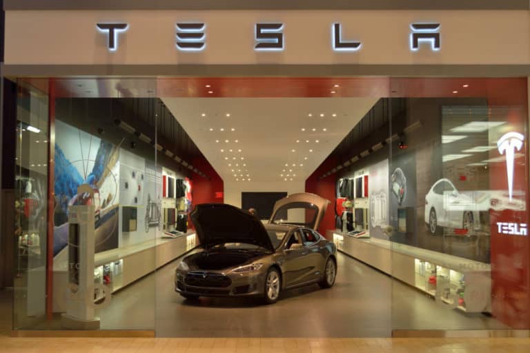 Read more about the article How Much Does Tesla Pay Their Employees? (in 2022)